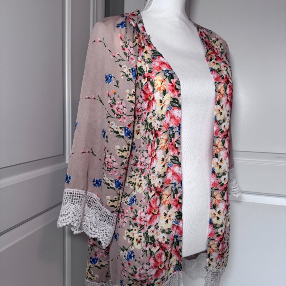 Kimono Style Floral Top with Lace, Size Small - Picture 2 of 9